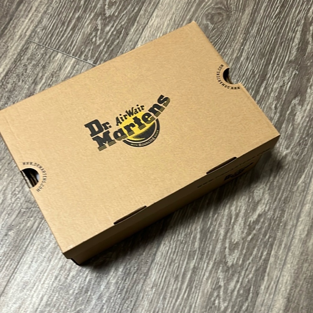 Dr. Martens 1460 Women's Boot NWT - Picture 2 of 6